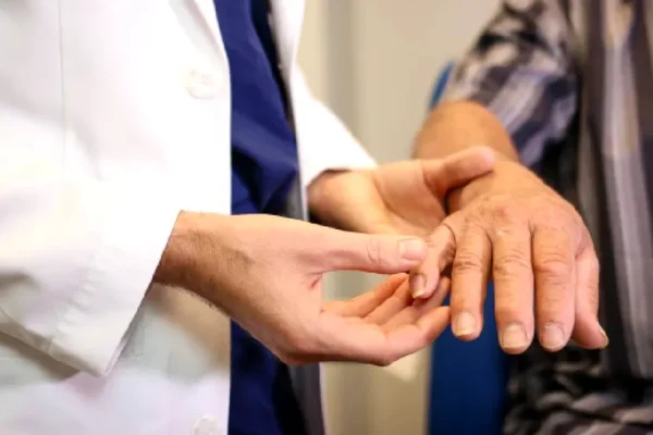 Pielea te ustură și se înroșește din senin? Semnele care pot indica o barieră cutanată slăbită